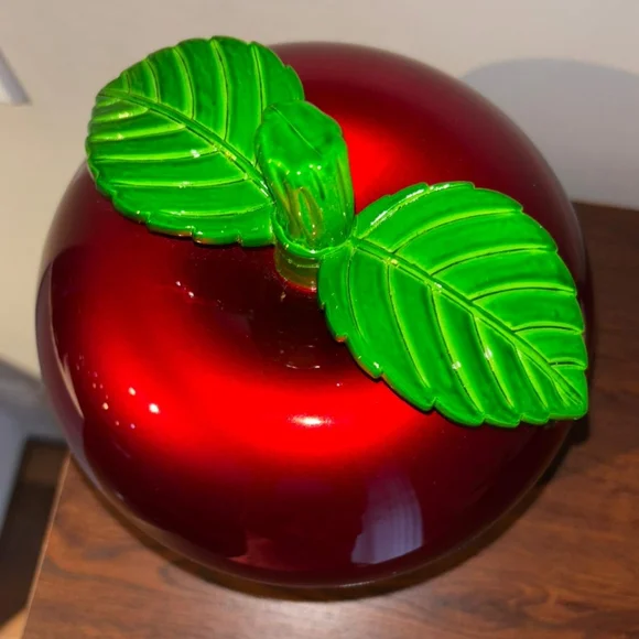 Apple-Shaped Candy Box - Picture 4 of 6